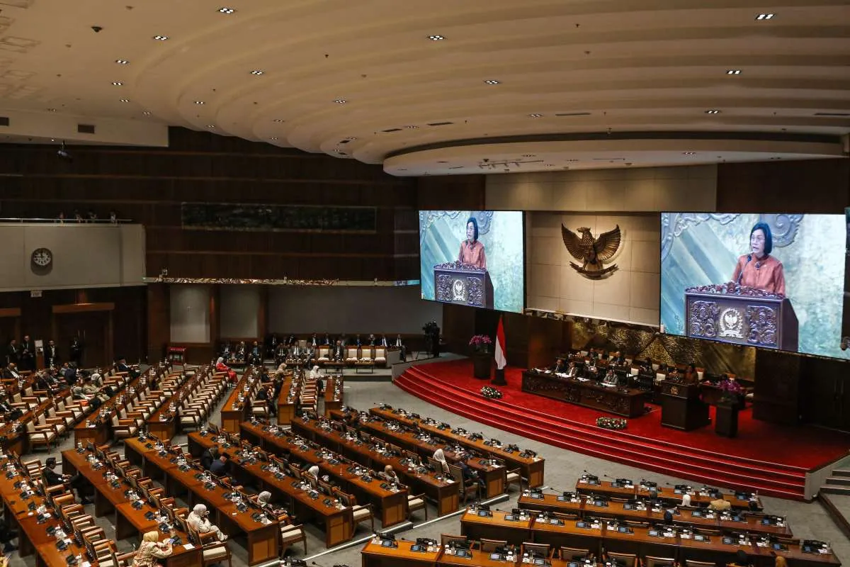 Seburuk-buruknya DPR, Mahfud Tolak Pembubaran, Benarkah Kinerja DPR 2025 Buruk?
