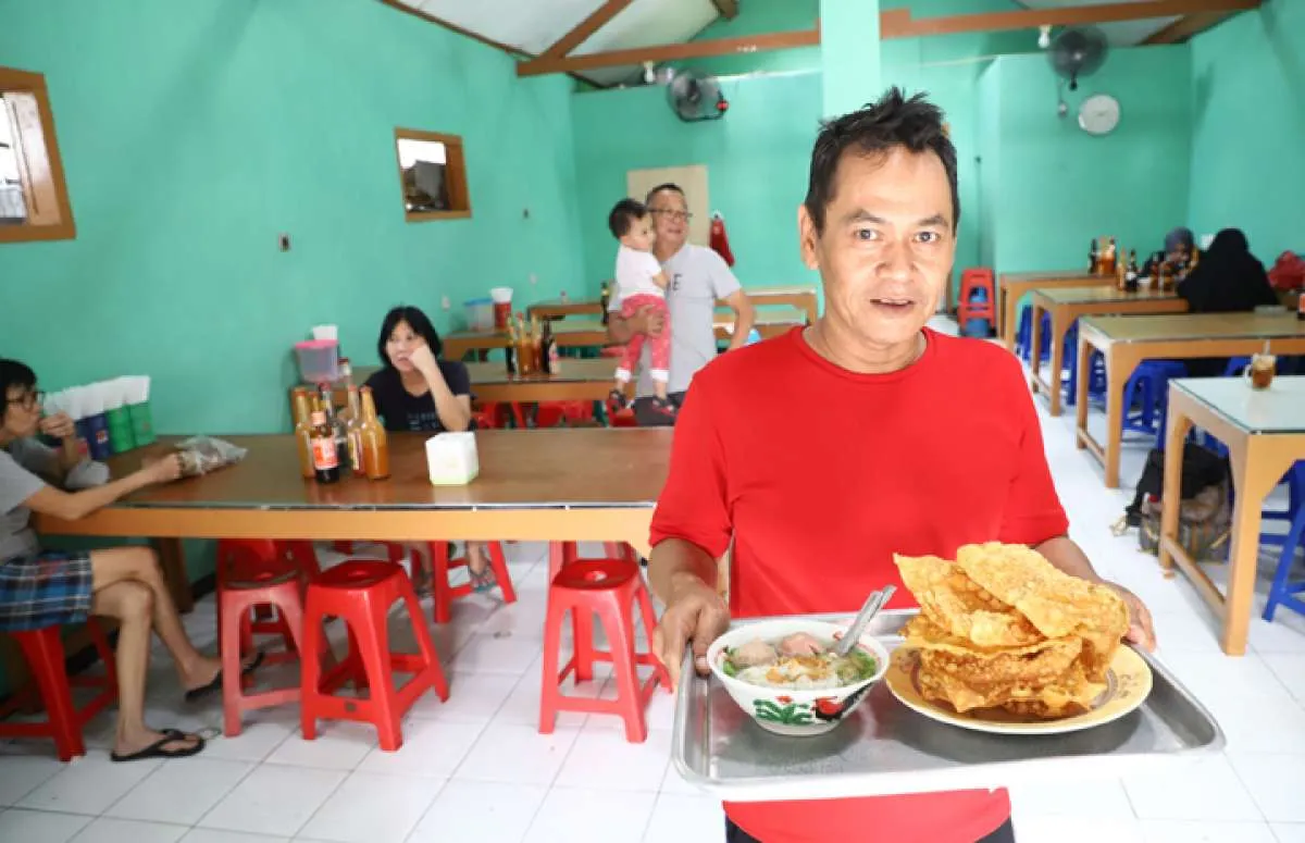 Mencicipi lezatnya bakso Mang Bandi 