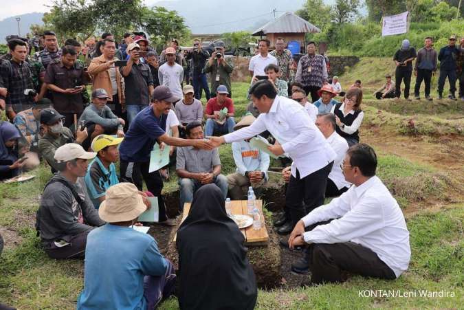 Menteri Agraria dan Tata Ruang Bagikan Sertifikat Tanah Gratis di Lombok Timur