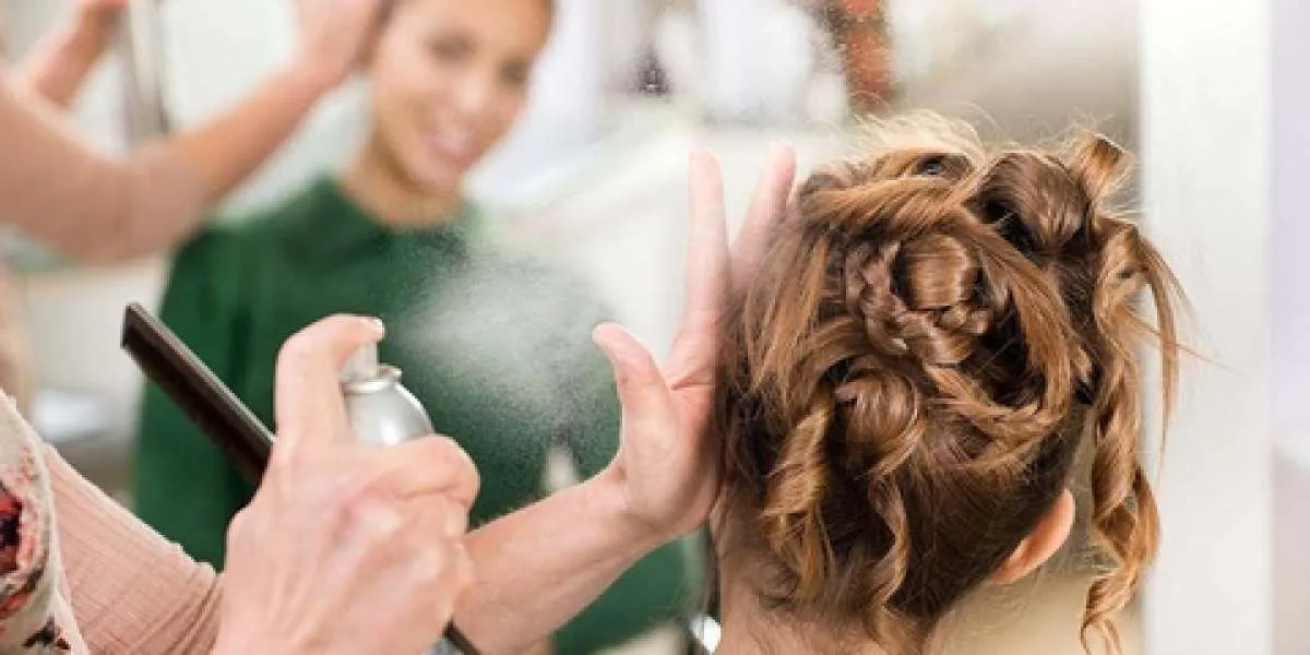 Jurus Melembutkan Rambut Kaku Usai Menggunakan Hairspray