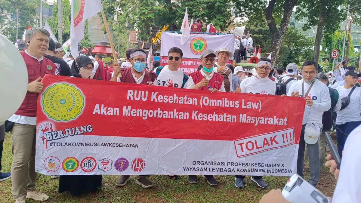 Ribuan Dokter dan Tenaga Kesehatan Tuntut Stop Pembahasan RUU Omnibus Law Kesehatan