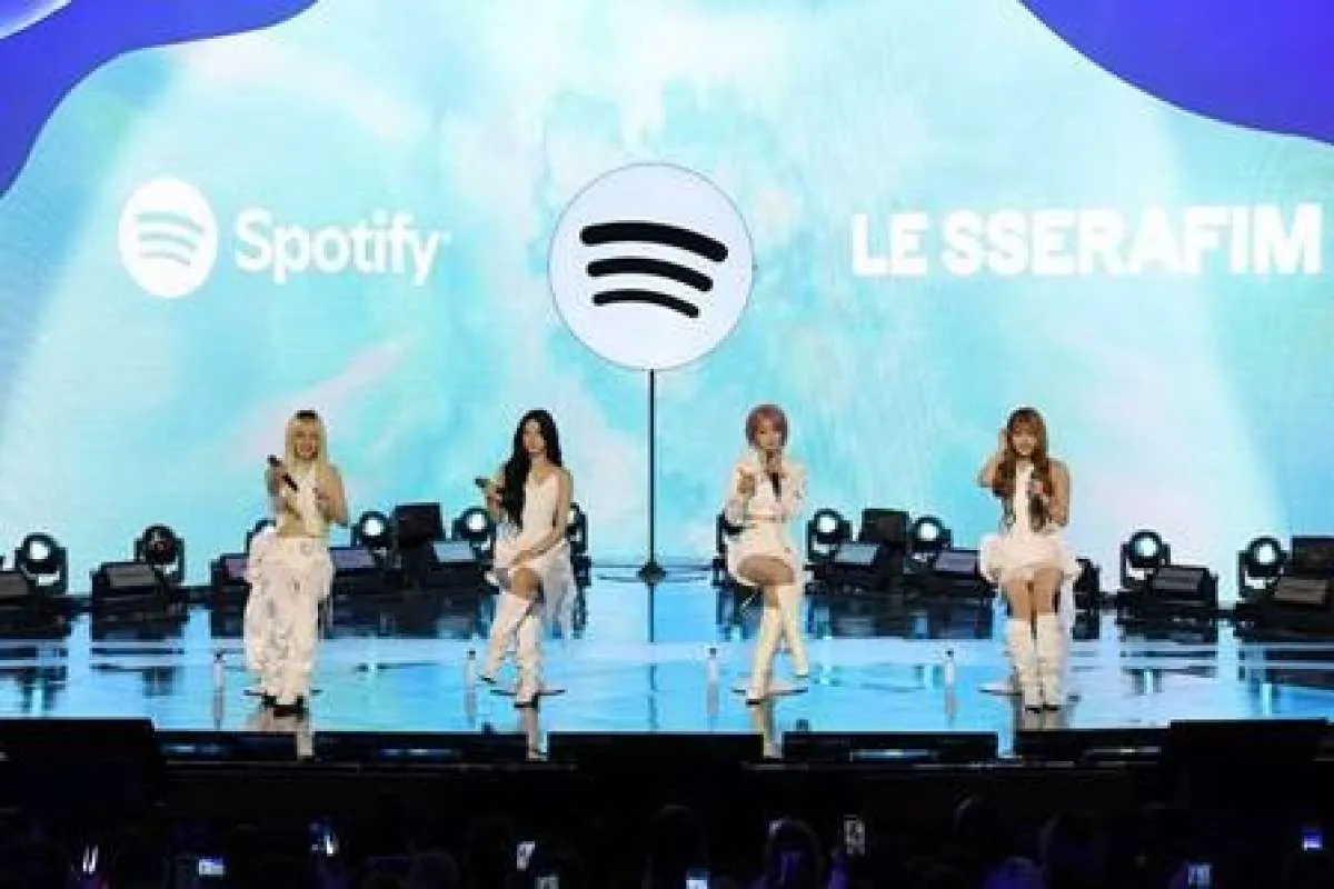 Penampilan Perdana Le Sserafim Bawakan Boompala Bisa Disaksikan di Spotify lo