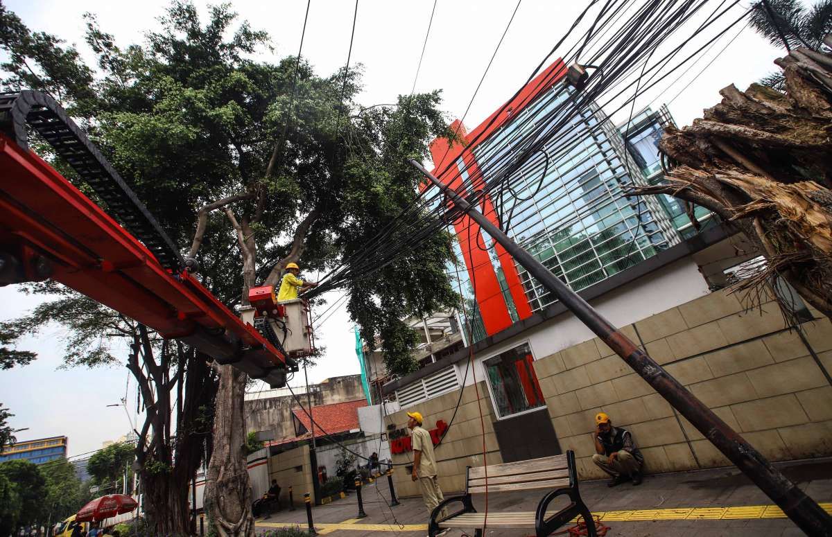 Tindakan Tegas Pemotongan Kabel yang Semrawut