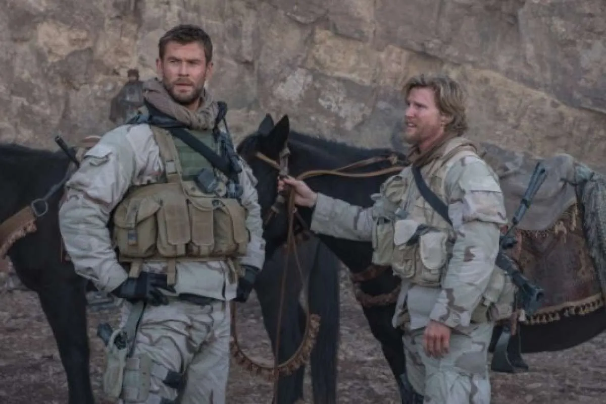 Bioskop Trans TV 8 Maret, ada film Outcast dan aksi Chris Hemsworth di 12 Strong