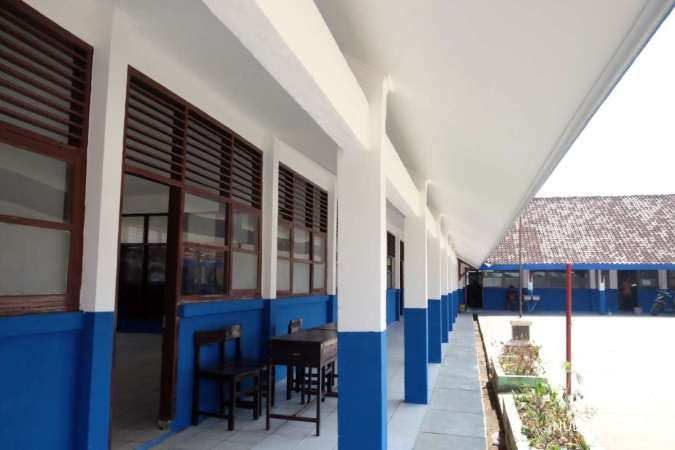 Peruri Lakukan Renovasi Fasilitas Sekolah dan Rumah Warga di Karawang