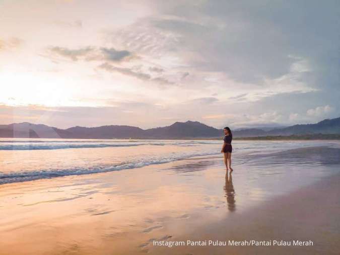 Pantai Pulau Merah, tempat yang cocok untuk melihat sunset di Banyuwangi