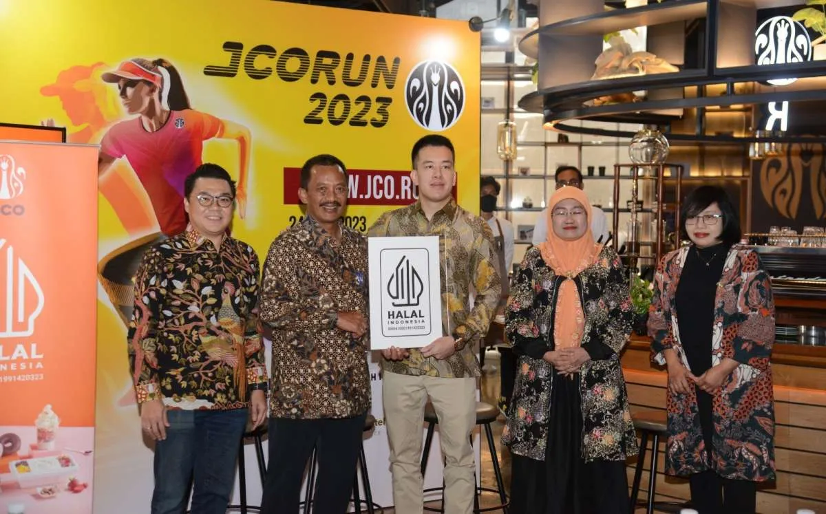 SUCOFINDO Dampingi BPJPH Serahkan Sertifikat Halal untuk JCO Indonesia