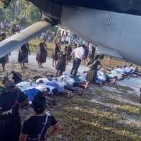 Viral, foto Dubes China injak warga di Kiribati dalam upacara penyambutan