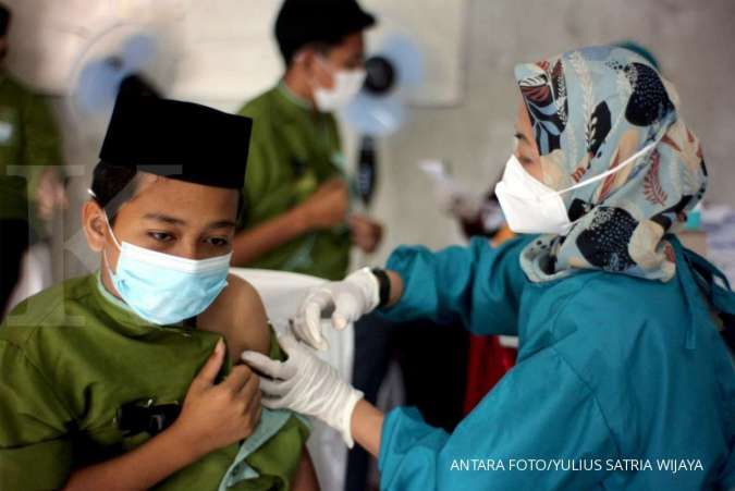 Capaian vaksinasi Covid-19 di Indonesia sudah on track dengan target yang ditetapkan