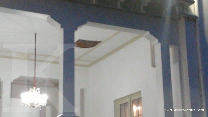 Hujan badai guyur Jakarta, plafon Istana jebol