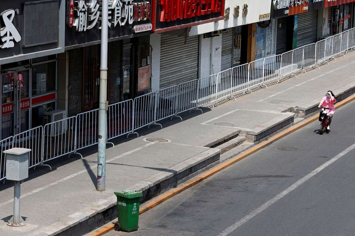 Beijing Kembali Berpacu Menahan Wabah Covid yang Merebak dari Kerumunan di Sebuah Bar