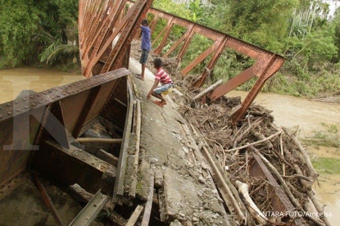 Tiga jembatan di Pulau Seram rusak, akses transportasi lumpuh total