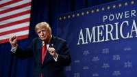 Lakukan Penerbangan Militer, Trump Naik Pesawat Rahasia dari Turki Via Truk Katering