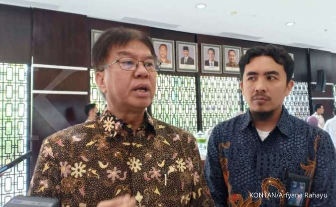 Direktur Utama PIM Budi Santoso Syarif (kiri).