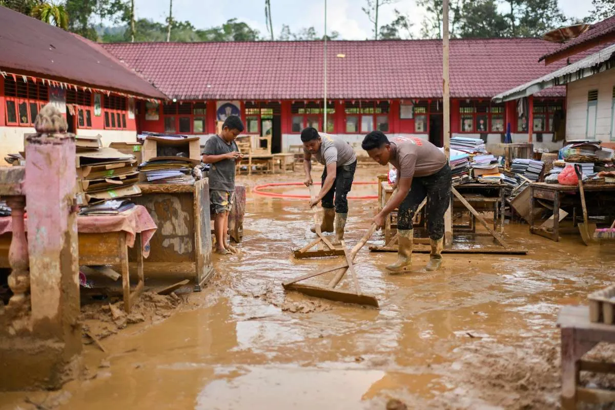 43 Hari Pascabanjir, Lumpur Masih Menyelimuti Permukiman Warga Tapteng