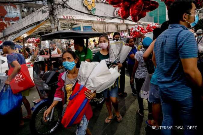 Philippines back under lockdown as virus cases continue to surge