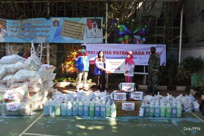 Pertamina Patra Niaga beri bantuan ke warga terdampak corona di TBBM Plumpang