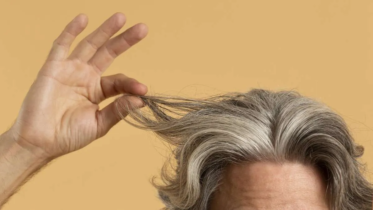 Masih Muda Rambut Sudah Memutih? Ini 6 Cara Cegah Munculnya Uban di Usia Dini