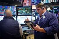 Wall Street Melemah, Pasar Pantau Rilis Kinerja Perusahaan Teknologi dan Harga Minyak