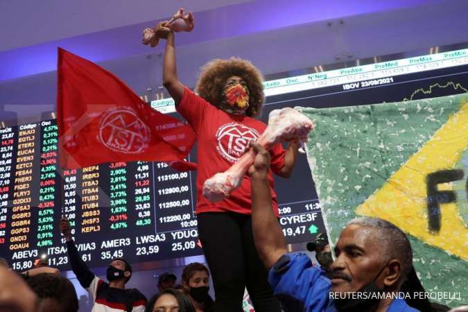 Brazil's Jobless Rate Hits Six-Year Low for Quarter Through February