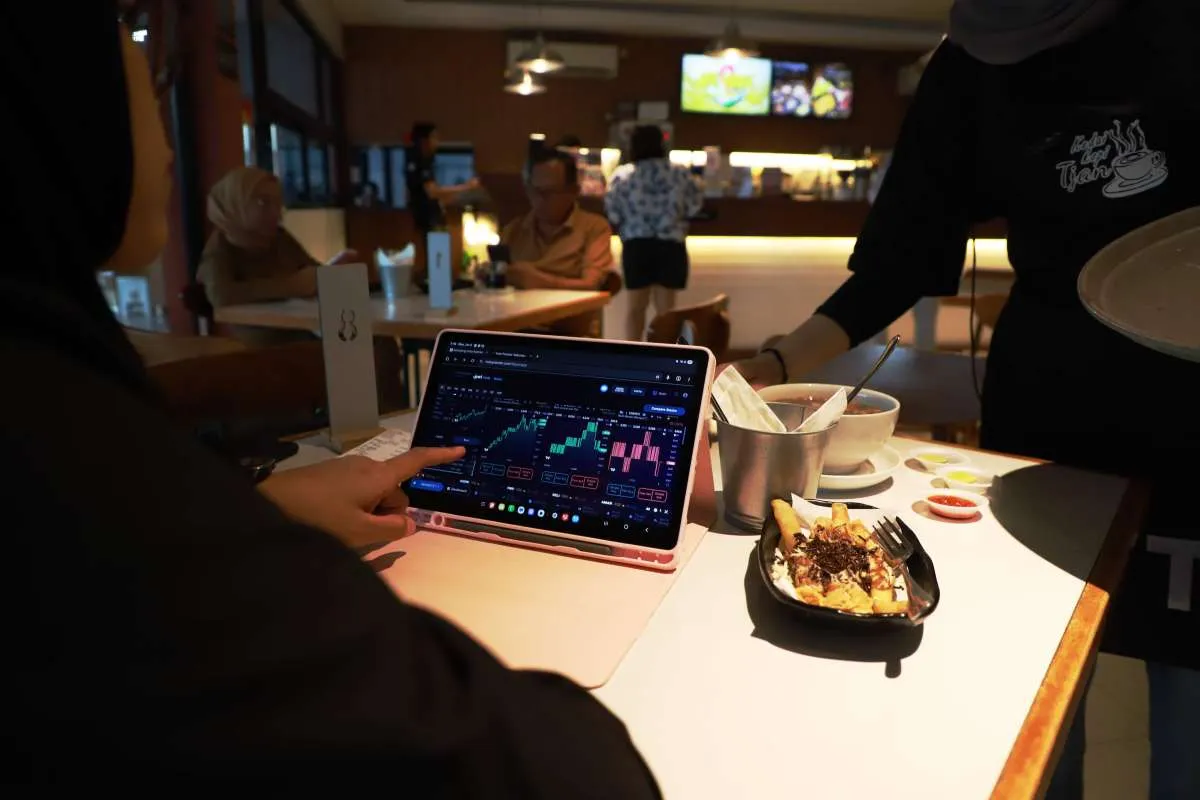 Rebound, IHSG Menguat 1% Pada Kamis Pagi (16/4)