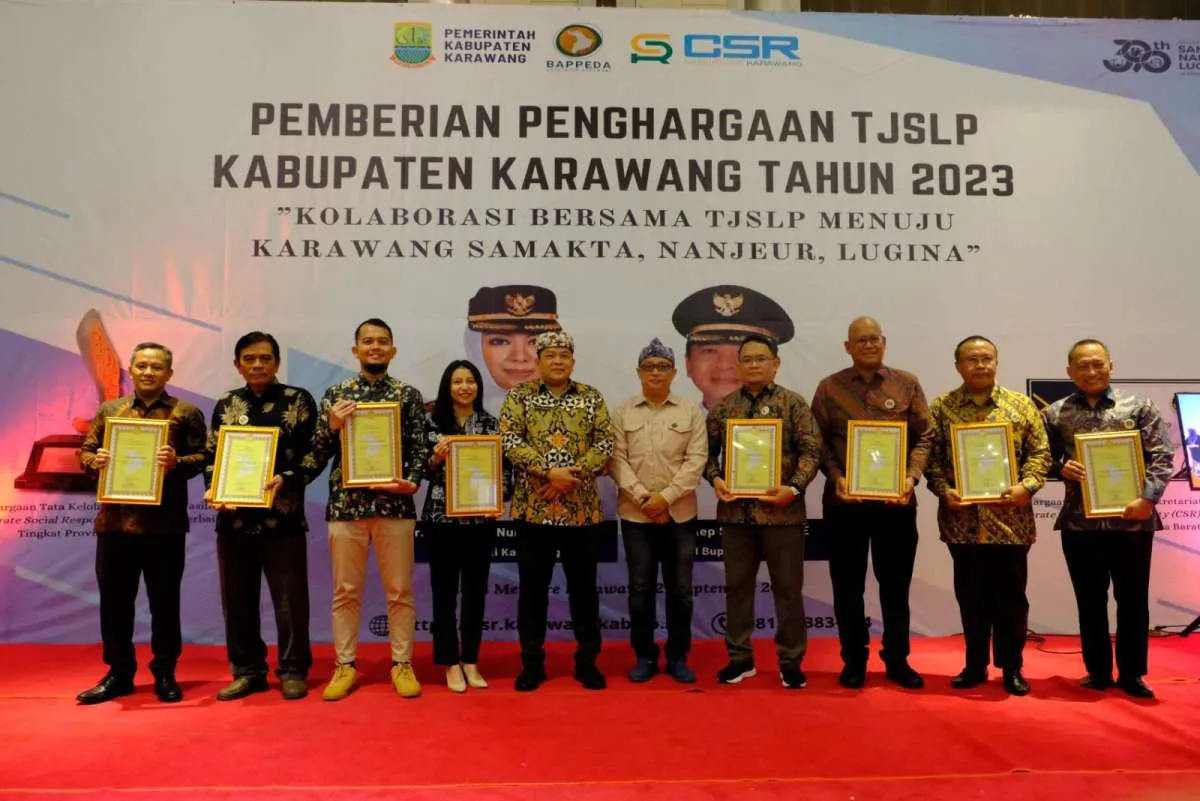 Perum Peruri Terima Penghargaan TJSLP dari Pemkab Karawang