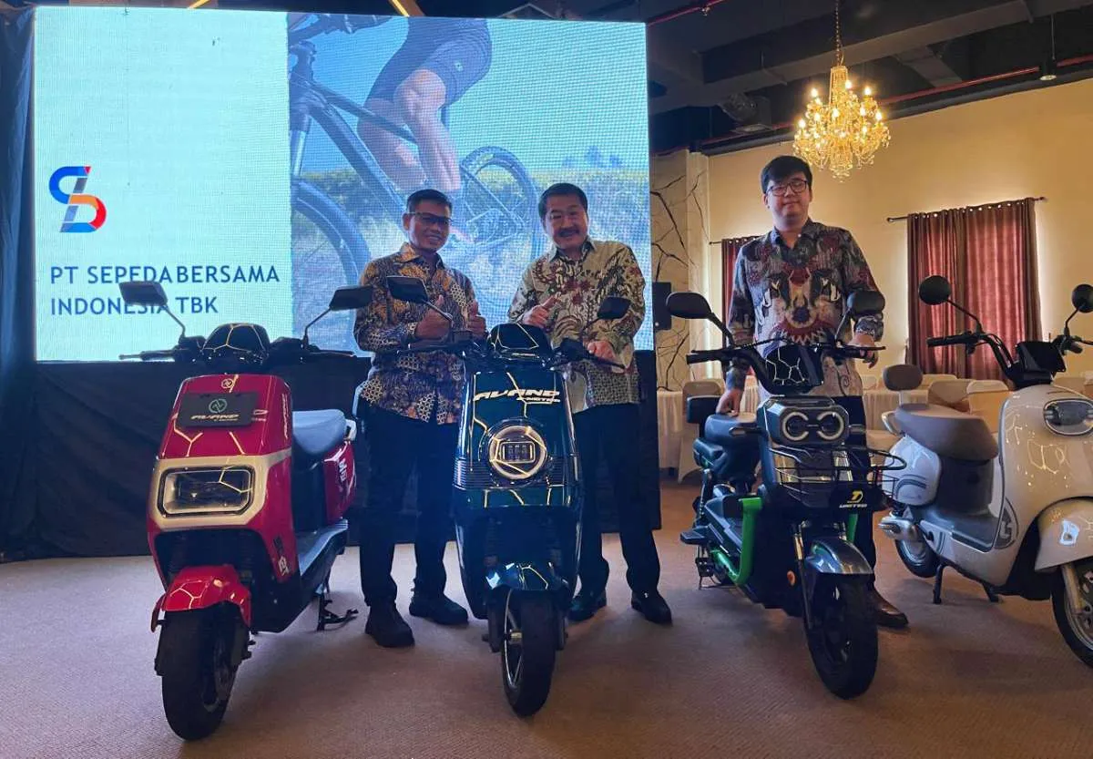 United E-Motor Serahkan Motor Listrik Tipe MX1200 Edisi Khusus Ojek dan Delivery