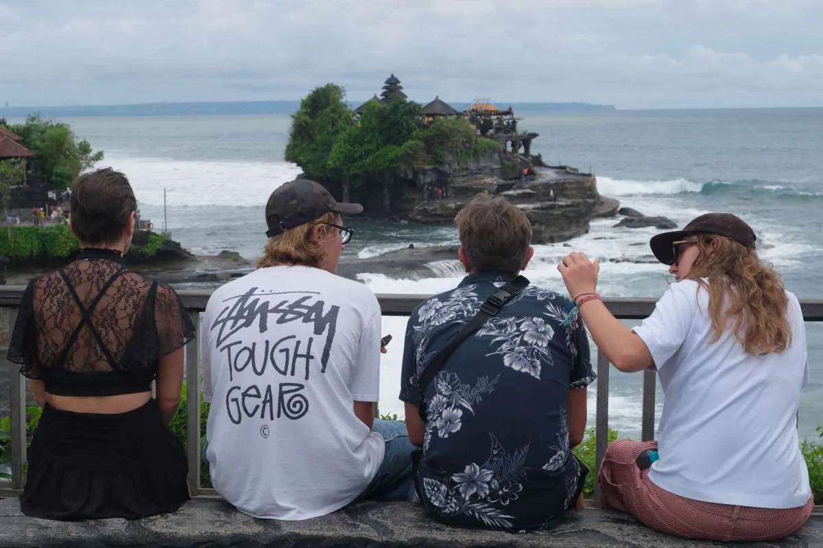 8 Prompt Gemini AI untuk Edit Foto Liburan Bersama Sahabat Agar Lebih Realistis