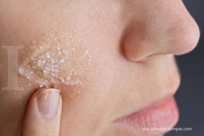 Ketahui Cara Eksfoliasi Wajah Sesuai Jenis Kulit dengan Tepat 