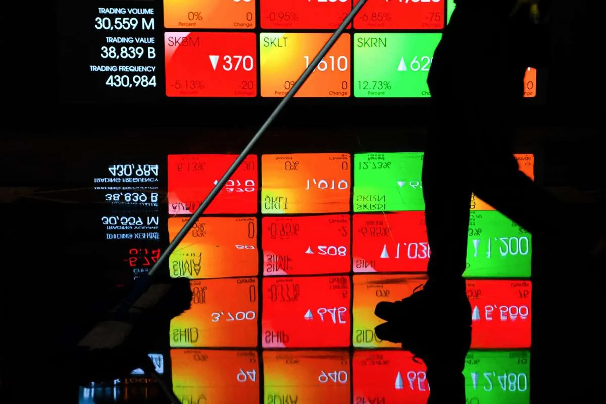 IHSG ditutup melemah 0,47% ke 4.831 pada sesi I, sektor aneka industri ke zona hijau