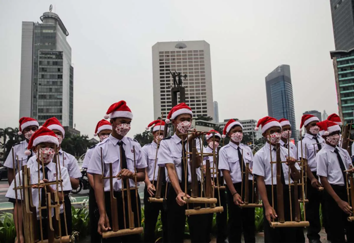 Lagu Natal Berkumandang di Tebet Eco Park dan Taman Rasuna