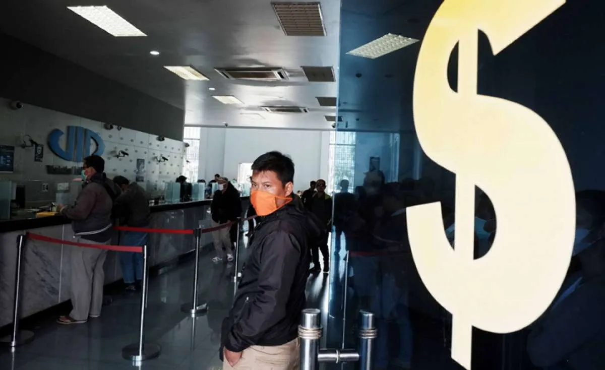 Tembus Rp 15.000 per dolar AS, kemana lagi arah rupiah?