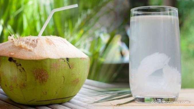Cara Tepat Minum Air Kelapa untuk Meredakan Asam Lambung Tinggi 