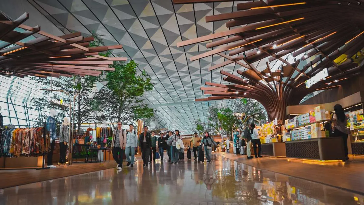 Nindya Karya Konsep Tropical Forest di Terminal 3 Soekarno- Hatta 