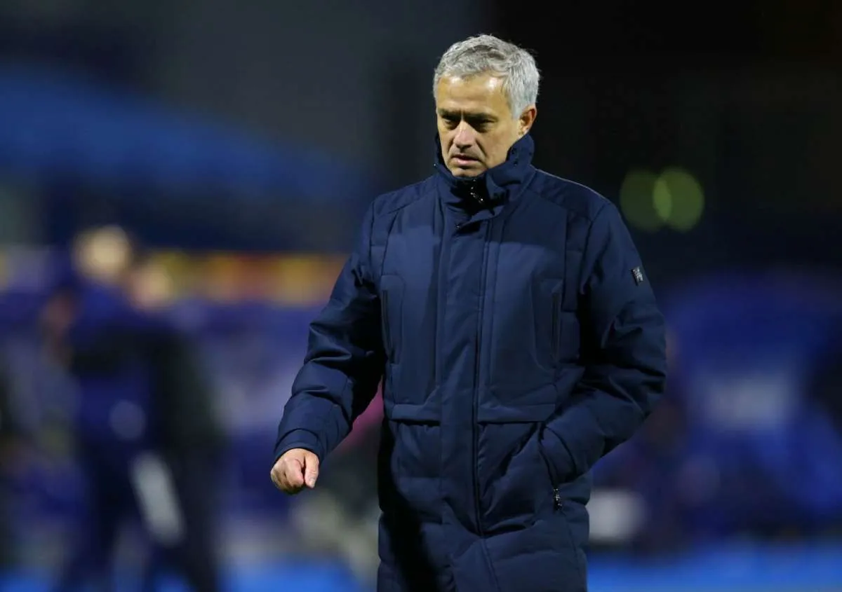 Jose Mourinho Diusir Keluar Lapangan Setelah Insiden Kontroversial Fenerbahce vs MU