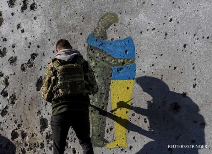 Zelensky: Garis Depan Ukraina Digempur Tembakan Artileri Rusia