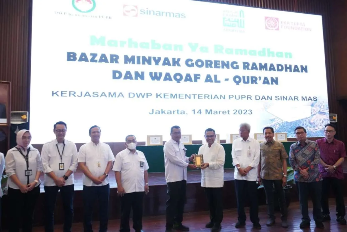 Sambut Ramadan, Sinar Mas Wakafkan Al-Qur’an serta Gelar Bazar Minyak Goreng
