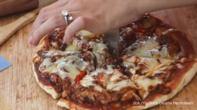 Resep Pizza Teflon Cuma 7 Menit, Tanpa Nguleni tapi Tetap Empuk 