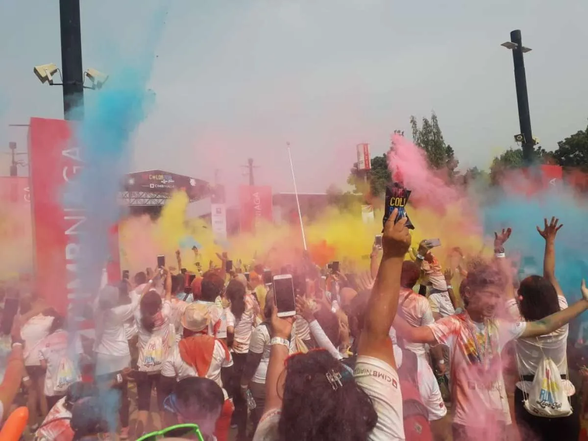 CIMB Niaga sebarkan semangat cinta penuh warna lewat The Color Run