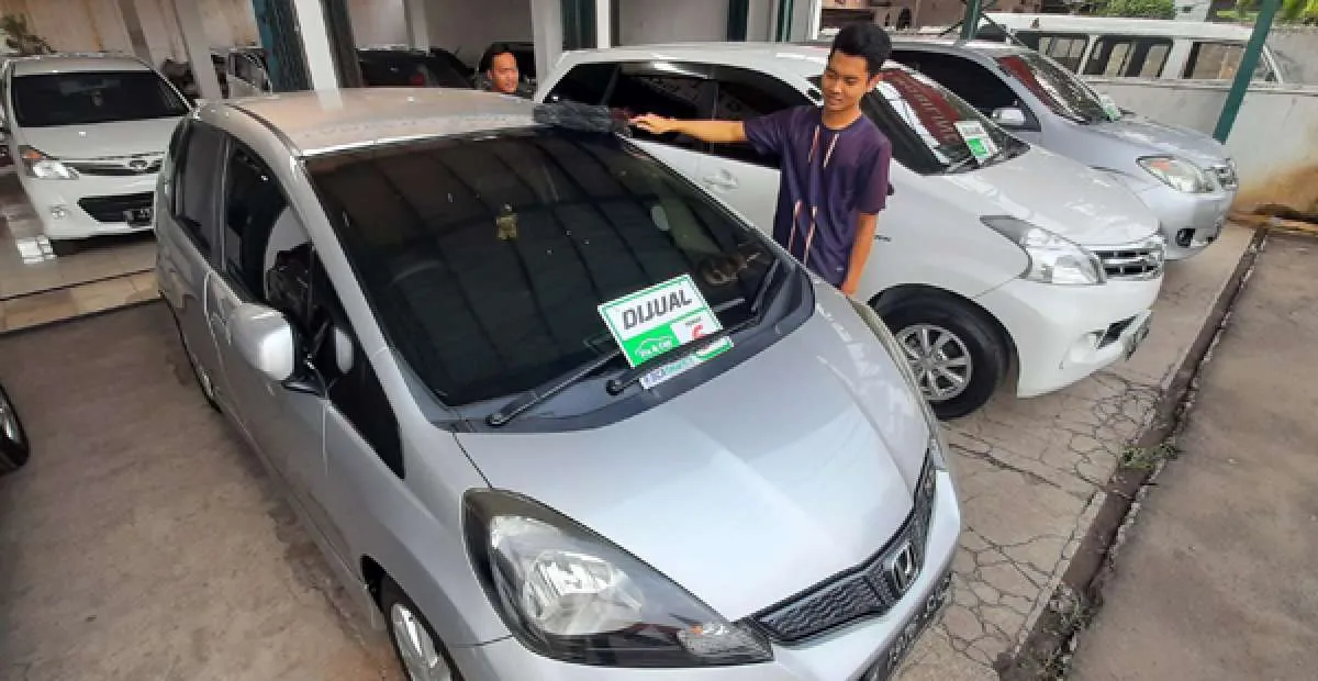 Ragam harga mobil bekas mulai Rp 40 jutaan, bawa pulang MPV hingga sedan