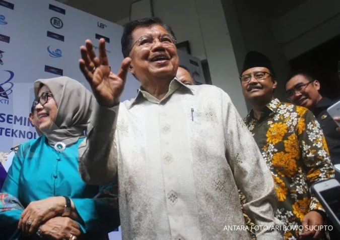 Indonesia president urged to delay regional polls over contagion threat