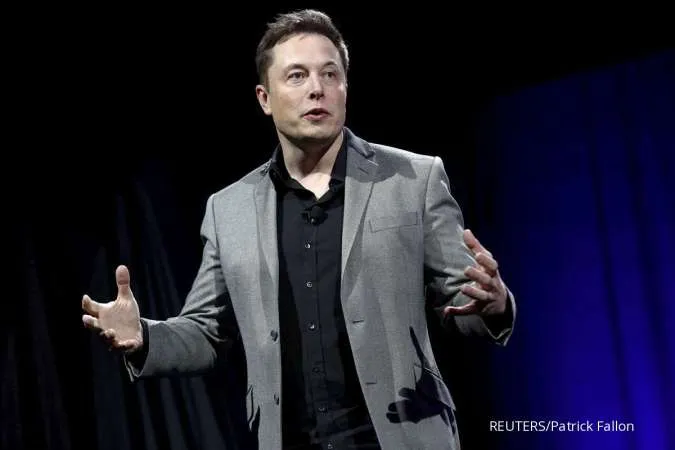 Musk Says Twitter May Charge Slight Fee For Commercial, Government Users