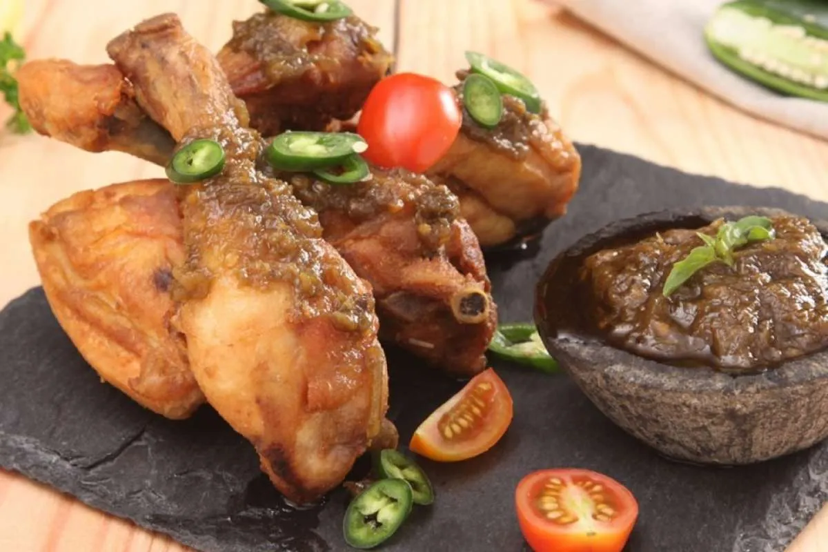 Resep Ayam Goreng Cabai Hijau, Pedasnya Dijamin Nampol!