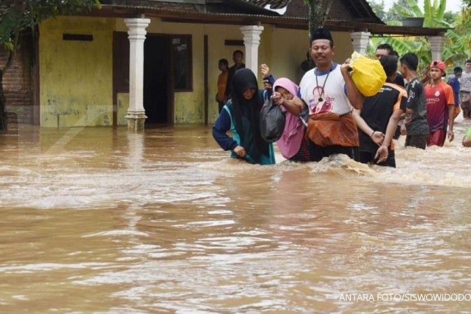 Khawatir kembali diterjang banjir, 1.500 warga Madiun mengungsi
