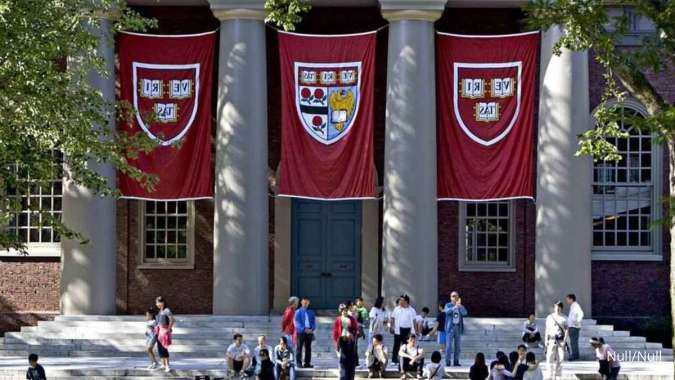 Donald Trump akan Mencabut Status Bebas Pajak Universitas Harvard