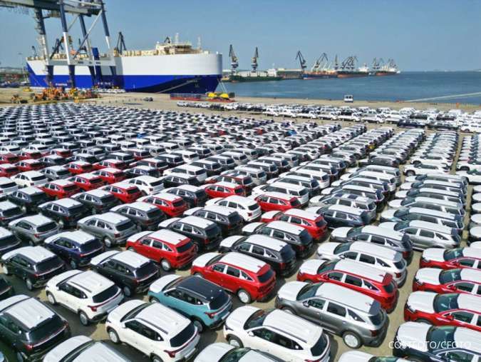 China's June Exports Fall 12.4%, Imports Drop 6.8%