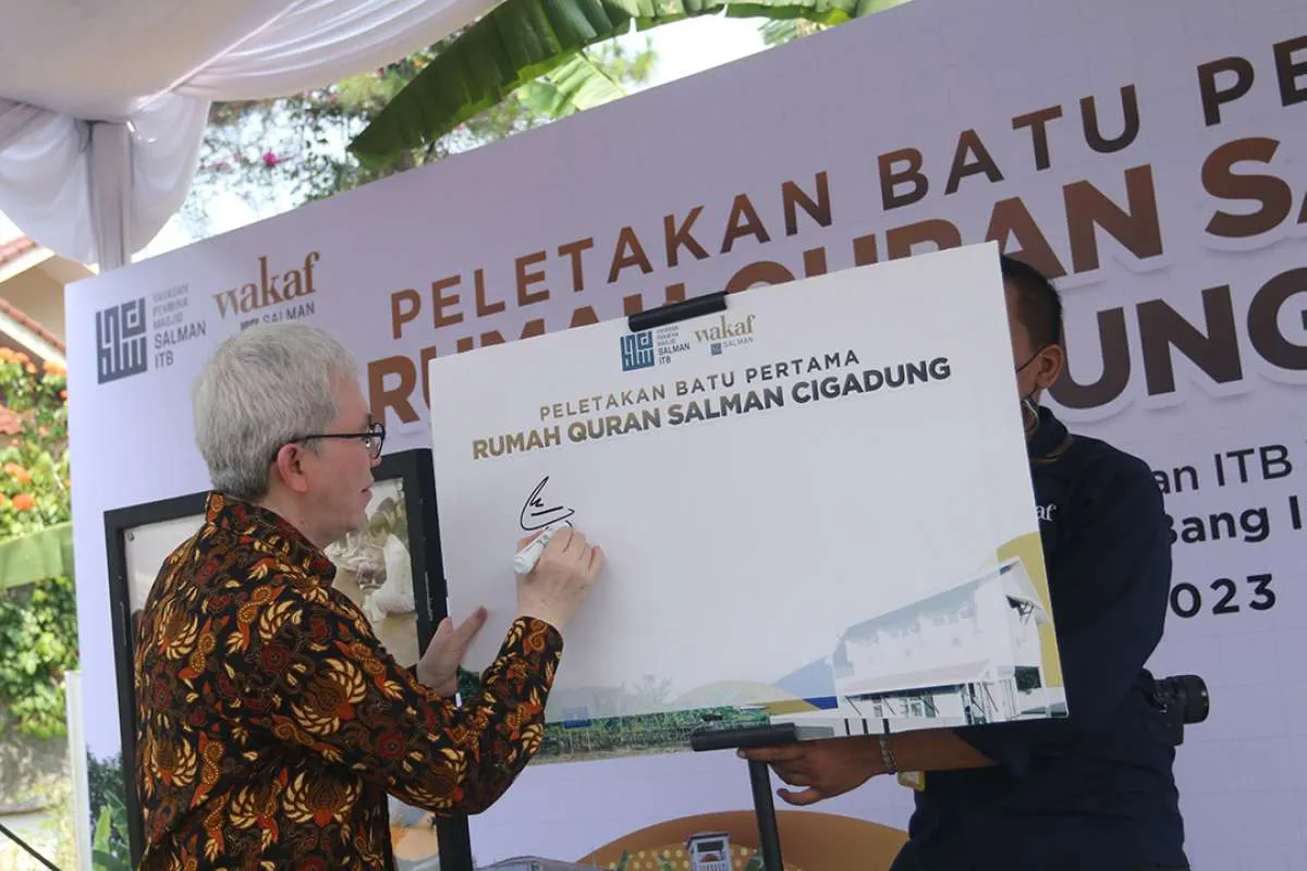Wakaf Salman Gelar Pelatakan Batu Pertama Rumah Quran Salman Cigadung