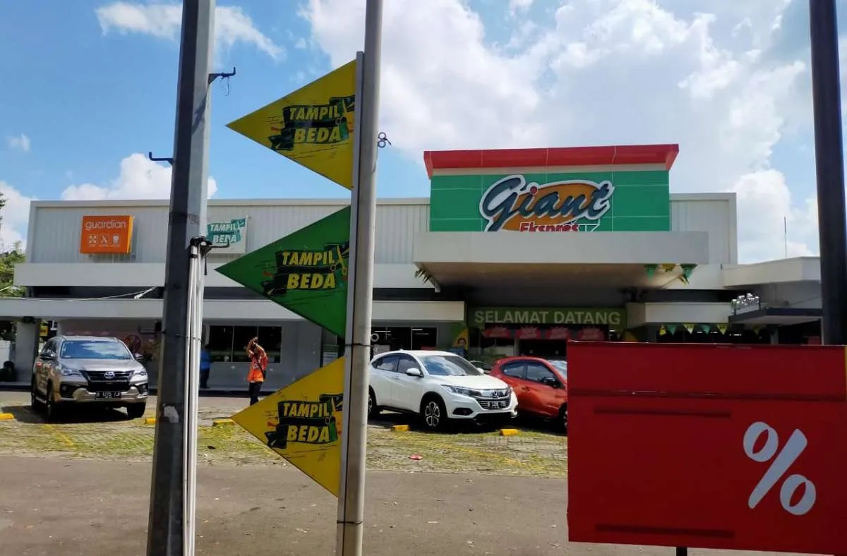 Sebanyak 7.000 Karyawan Giant terancam di PHK