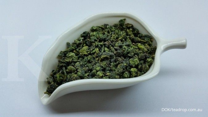 Salah satu manfaat teh hijau adalah bisa dimanfaatkan sebagai penumbuh rambut.