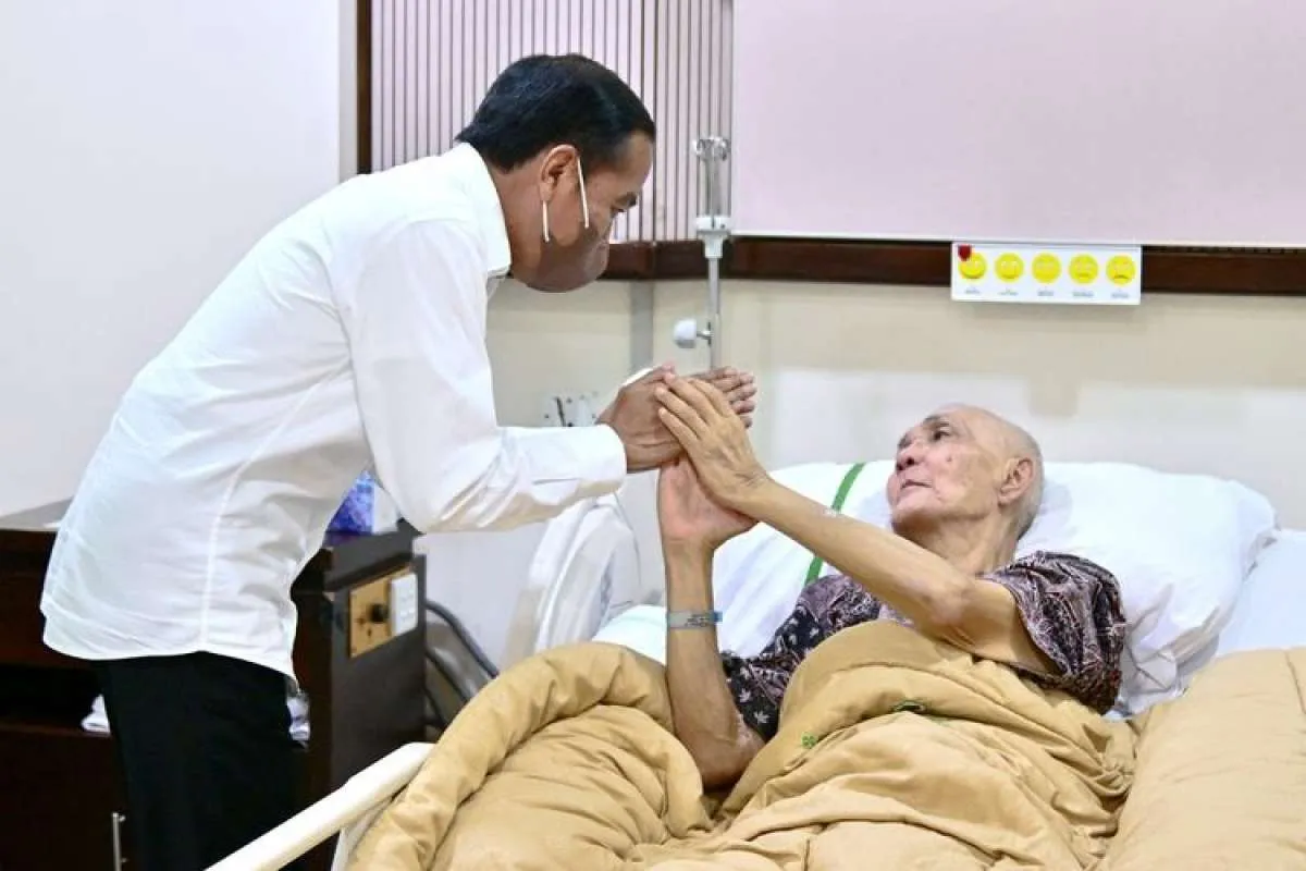 Ke RSPAD Gatot Subroto, Jokowi: Semoga Try Sutrisno Segera Sembuh dan Pulang ke Rumah